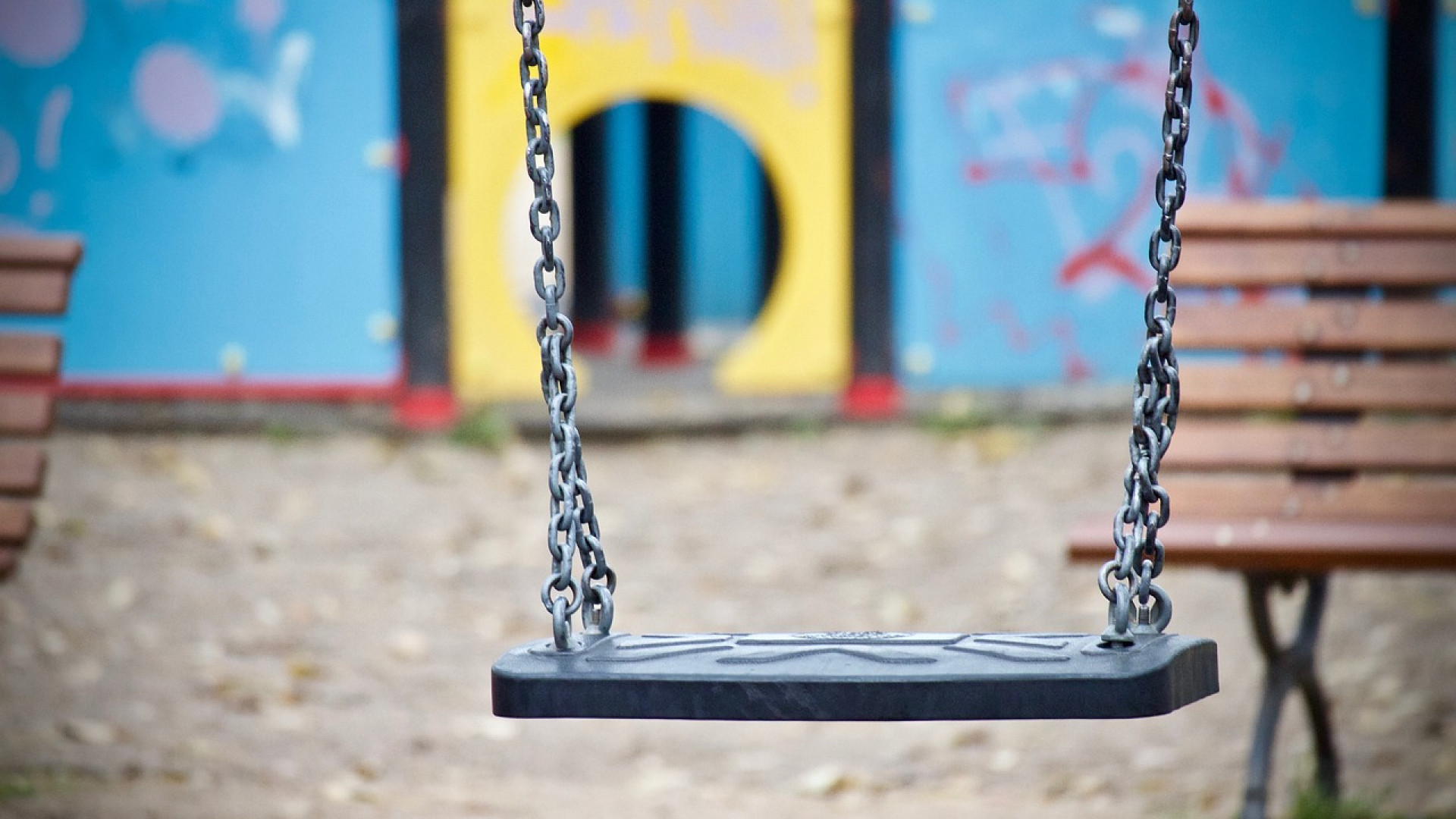 Les balançoires avec toboggan : le must pour les enfants cet été !