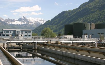 Comment fonctionne un décanteur dans le traitement des eaux usées ?