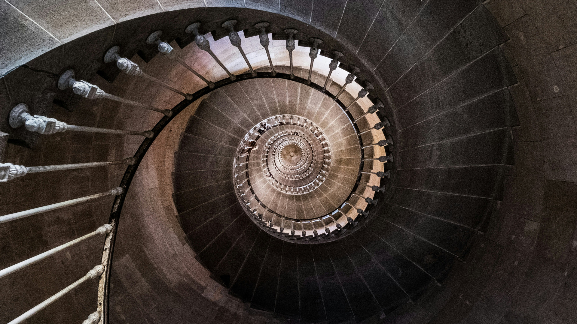 L'escalier colimaçon en fer forgé : un véritable chef-d'oeuvre artistique