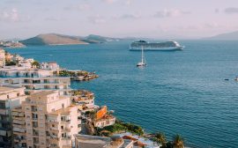 Le forfait boisson en croisière, un service indispensable ?