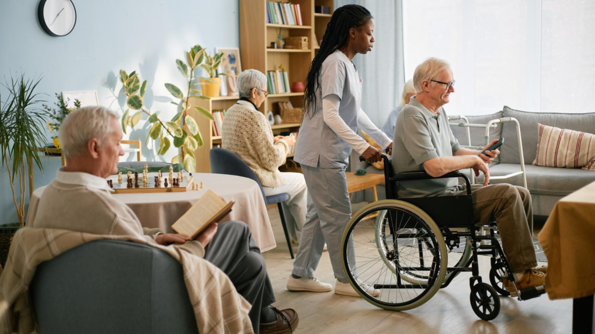 Comment soulager les aidants grâce à l’accueil de jour en EHPAD ?