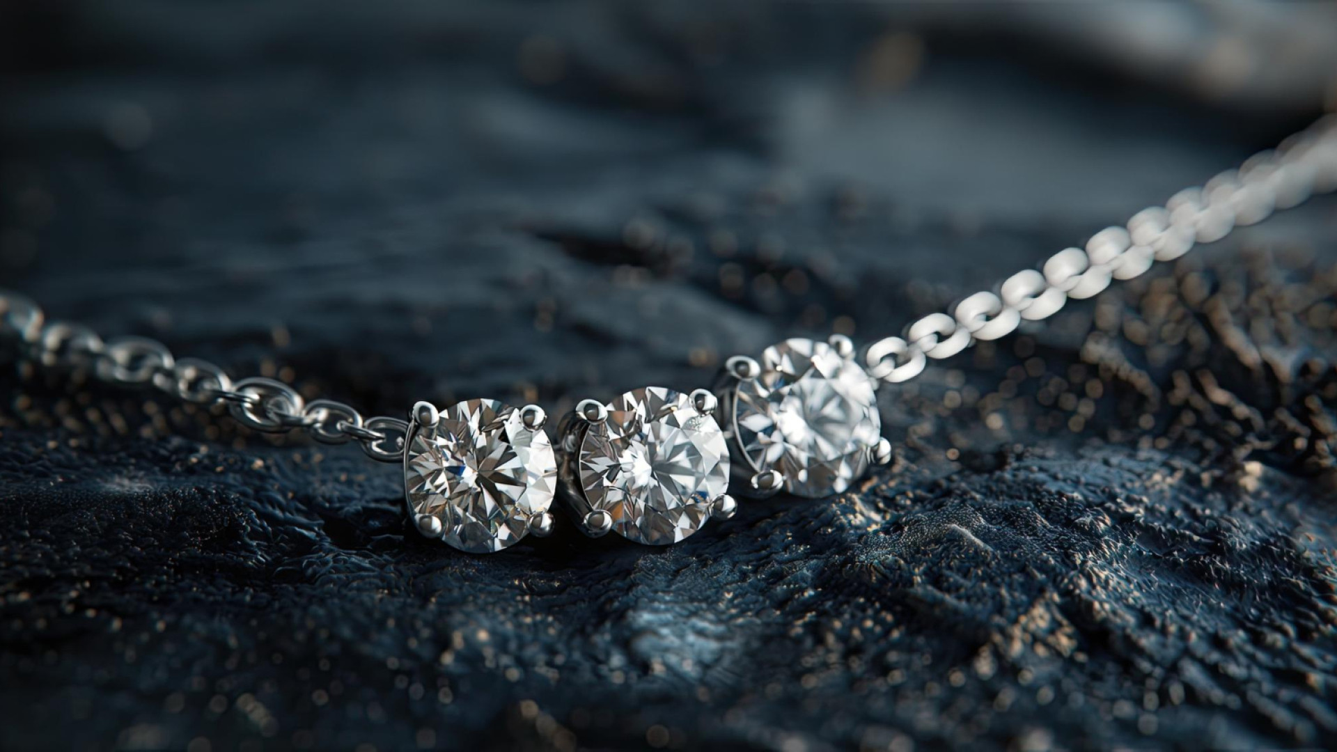 Choisir un collier diamant pour un anniversaire ou un mariage : les critères essentiels